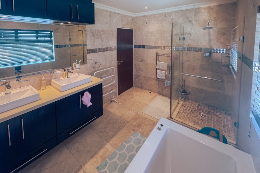 3 Bedroom Property for Sale in Waves Edge Western Cape